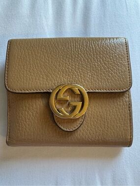 Authentic Gucci Beige leather Small Flap Wallet with Gold GG interlocking logo